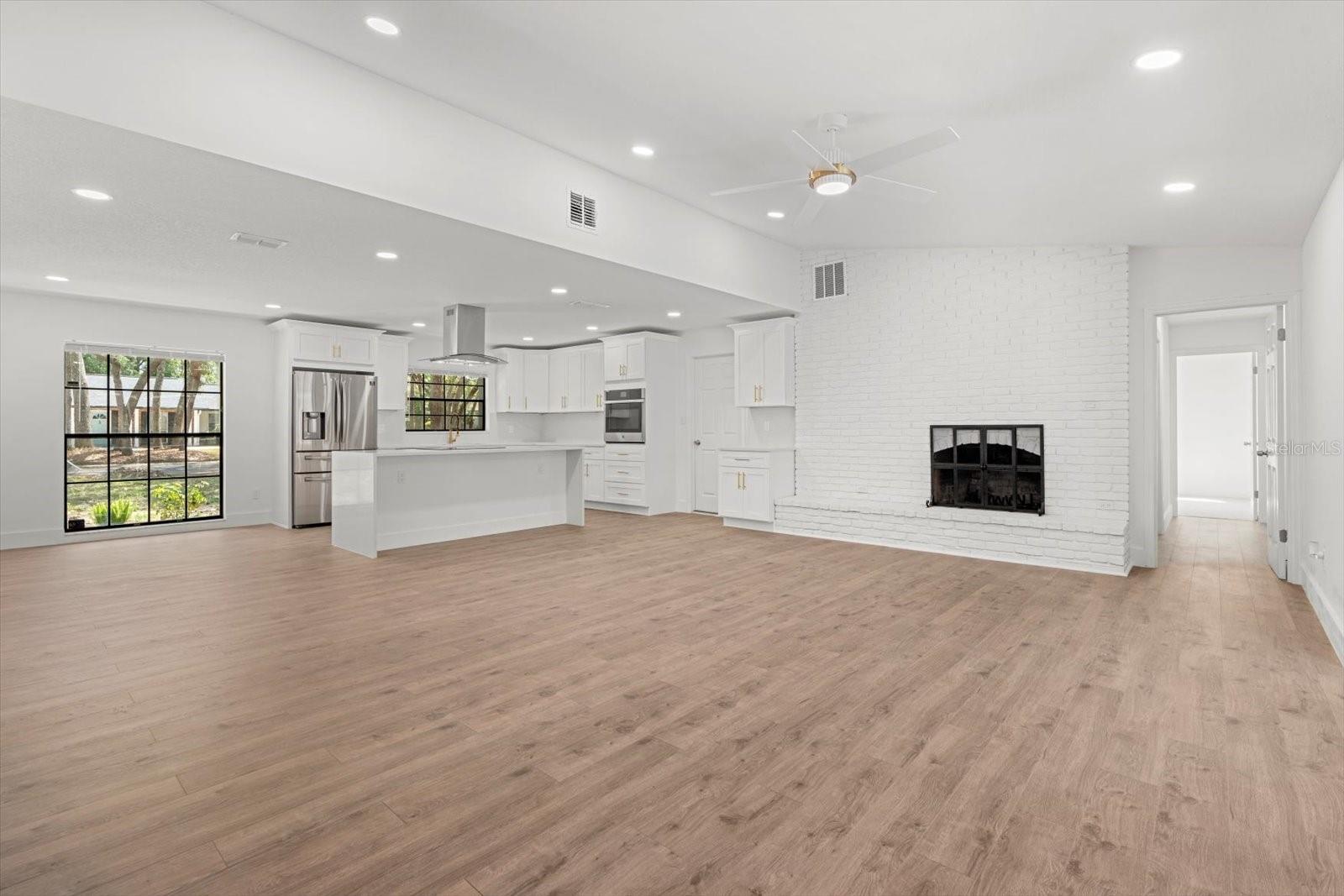 345 W HORNBEAM DRIVE