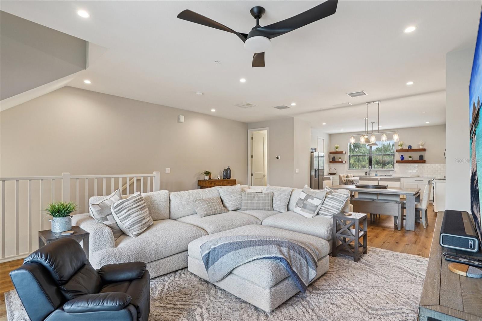 1250 FORMOSA AVENUE