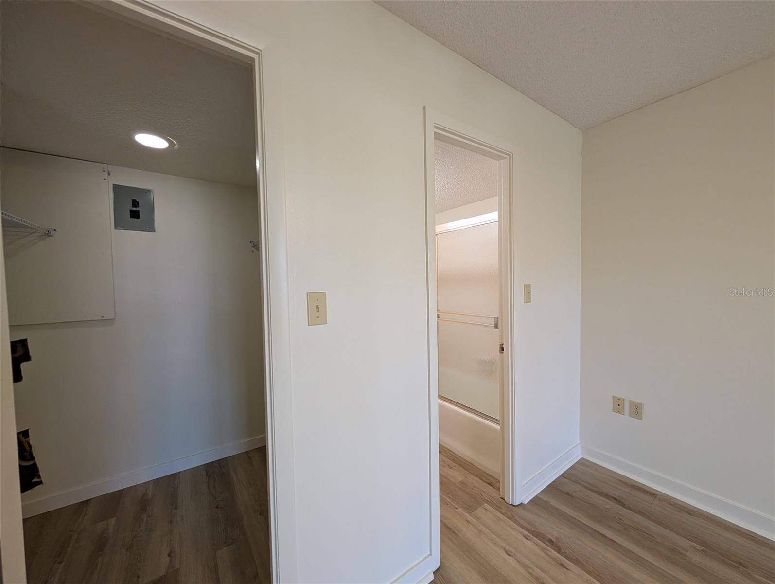 BAYSHORE ON THE LAKE APTS II SEC 3 - Residential