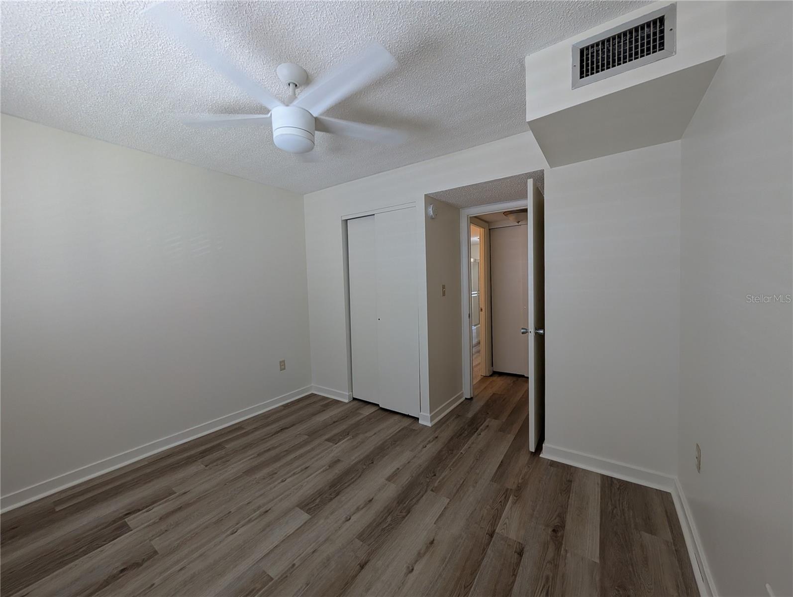 BAYSHORE ON THE LAKE APTS II SEC 3 - Residential