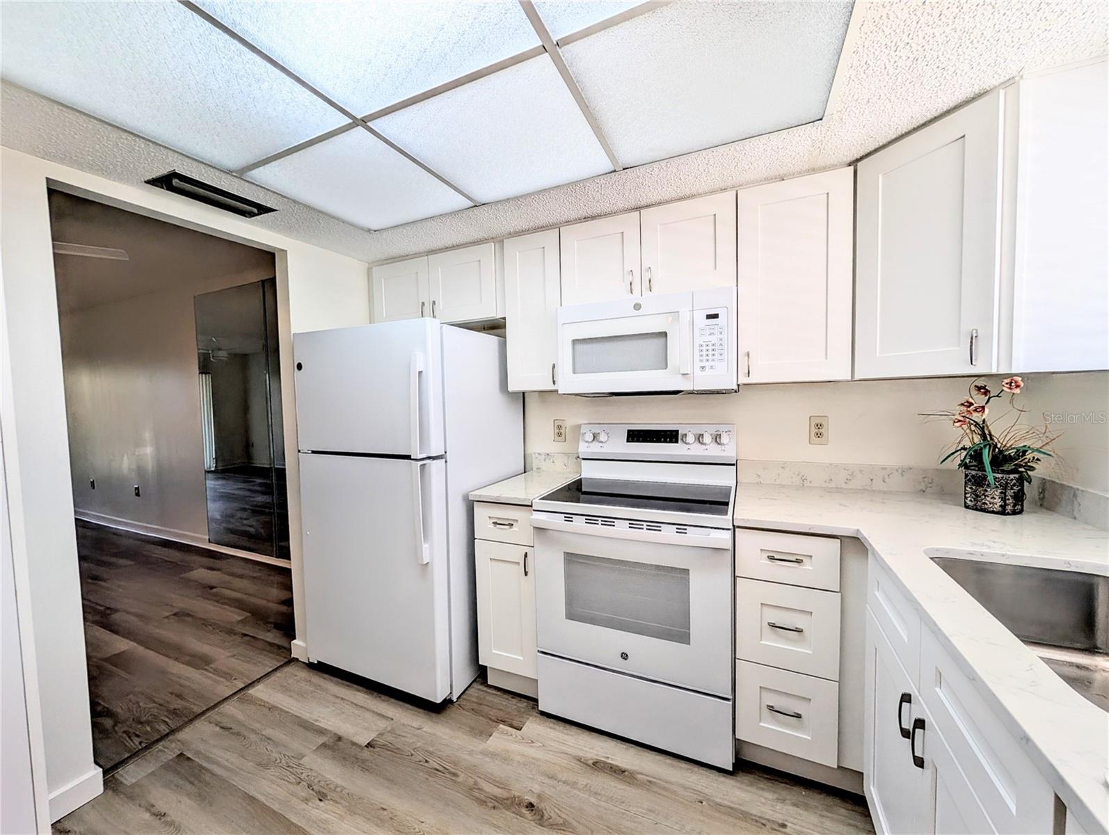 BAYSHORE ON THE LAKE APTS II SEC 3 - Residential