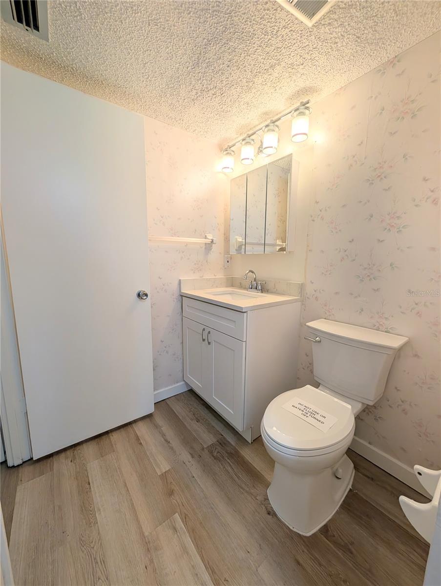 BAYSHORE ON THE LAKE APTS II SEC 3 - Residential