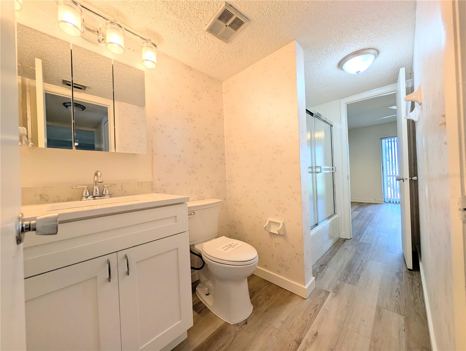 BAYSHORE ON THE LAKE APTS II SEC 3 - Residential