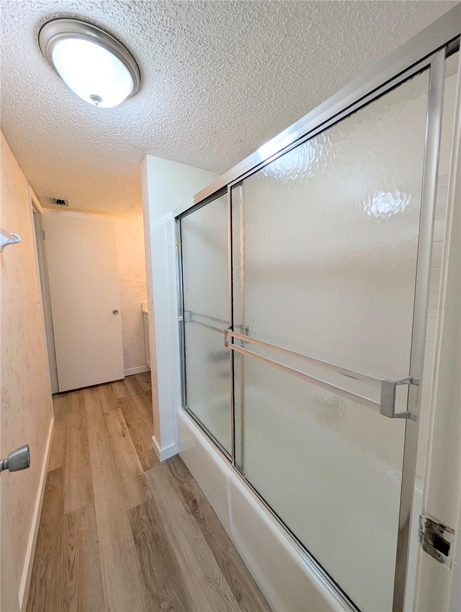 BAYSHORE ON THE LAKE APTS II SEC 3 - Residential