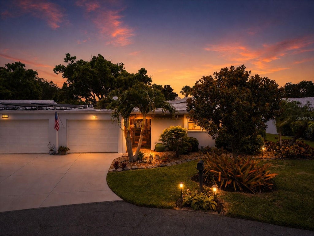 Photo of 1315 Westport Lane #1412, Sarasota, FL 34232 (MLS # A4696836)