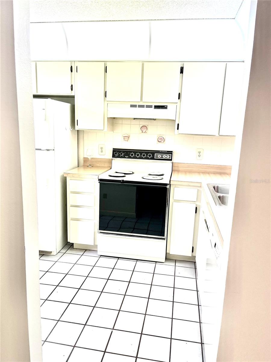 1420 OAK HILL DRIVE 102