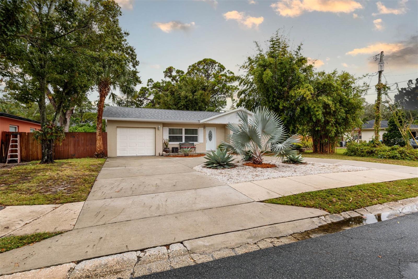 LAKE PEARL ESTATES U - Residential