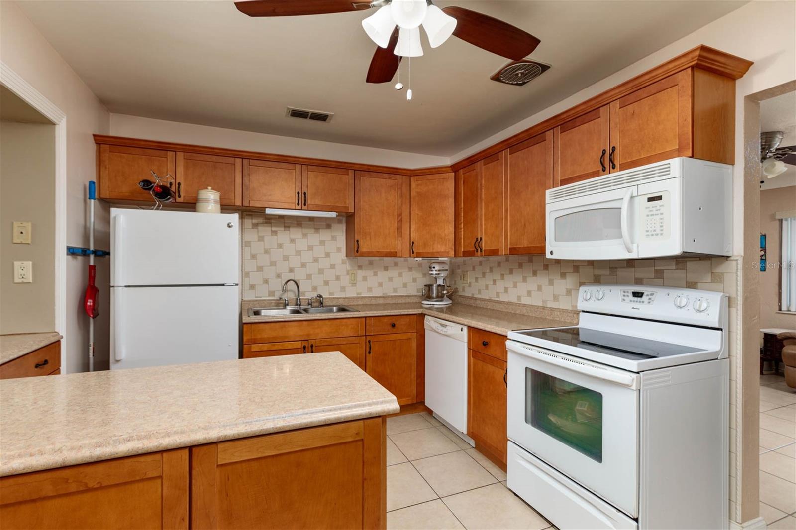 LAKE PEARL ESTATES U - Residential