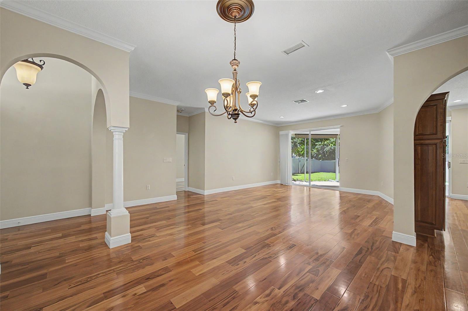 1558 E LAKE WOODLANDS PARKWAY