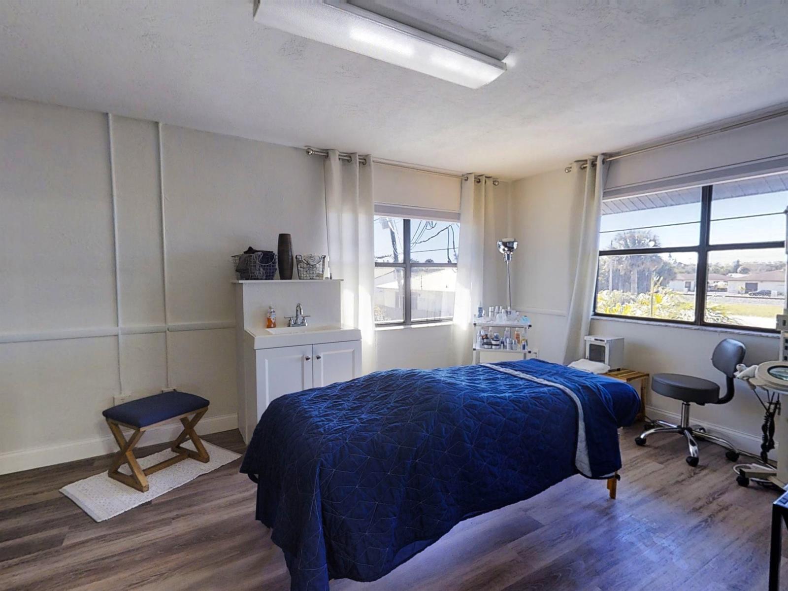 Florida Shores 01 - Commercial Lease