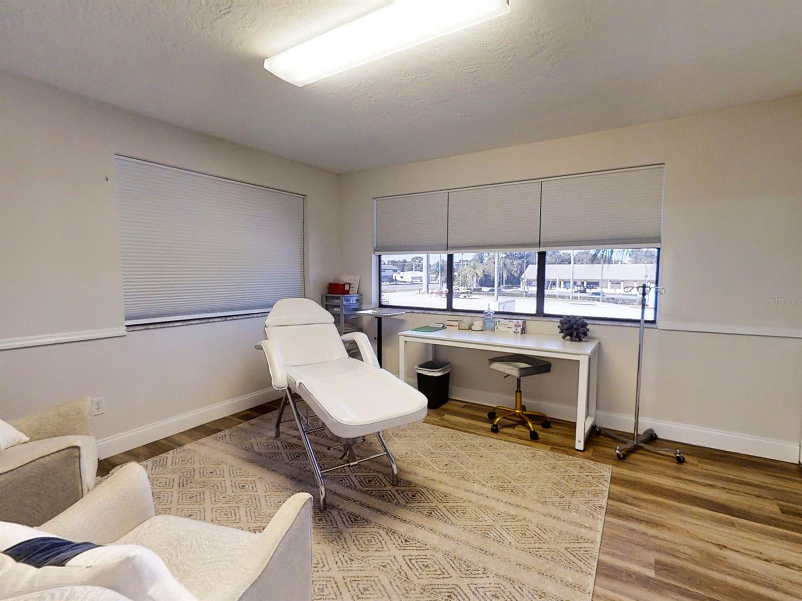 Florida Shores 01 - Commercial Lease