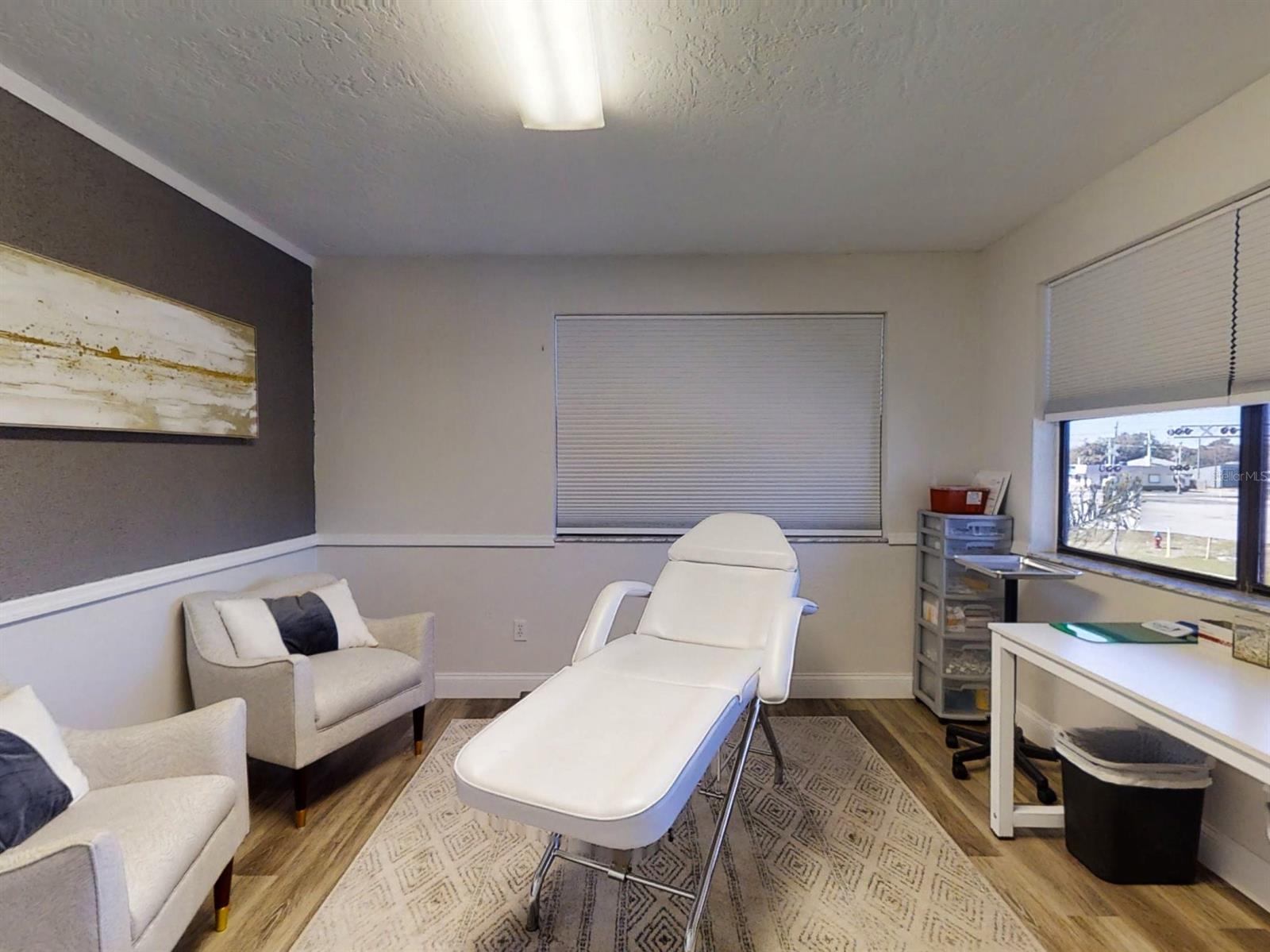 Florida Shores 01 - Commercial Lease