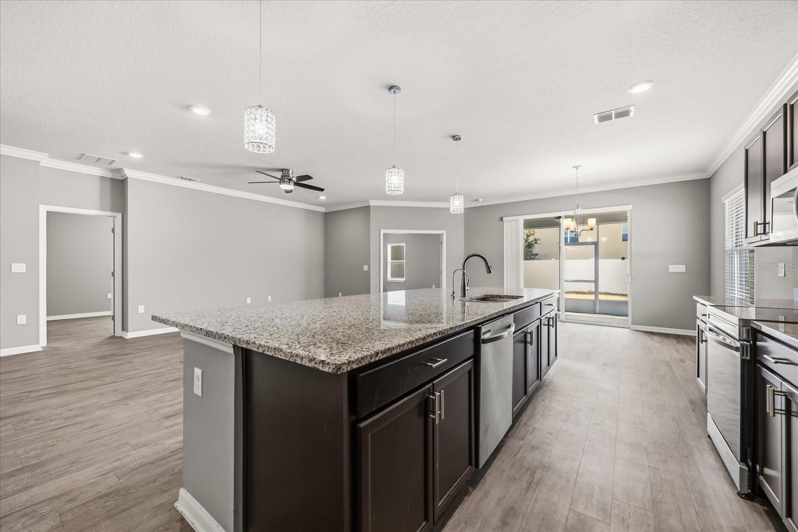 ASTONIA - Residential