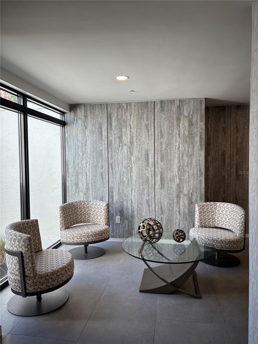 SIESTA TOWERS - Residential