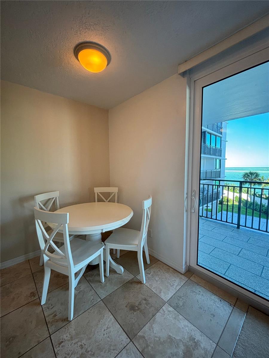 SIESTA TOWERS - Residential