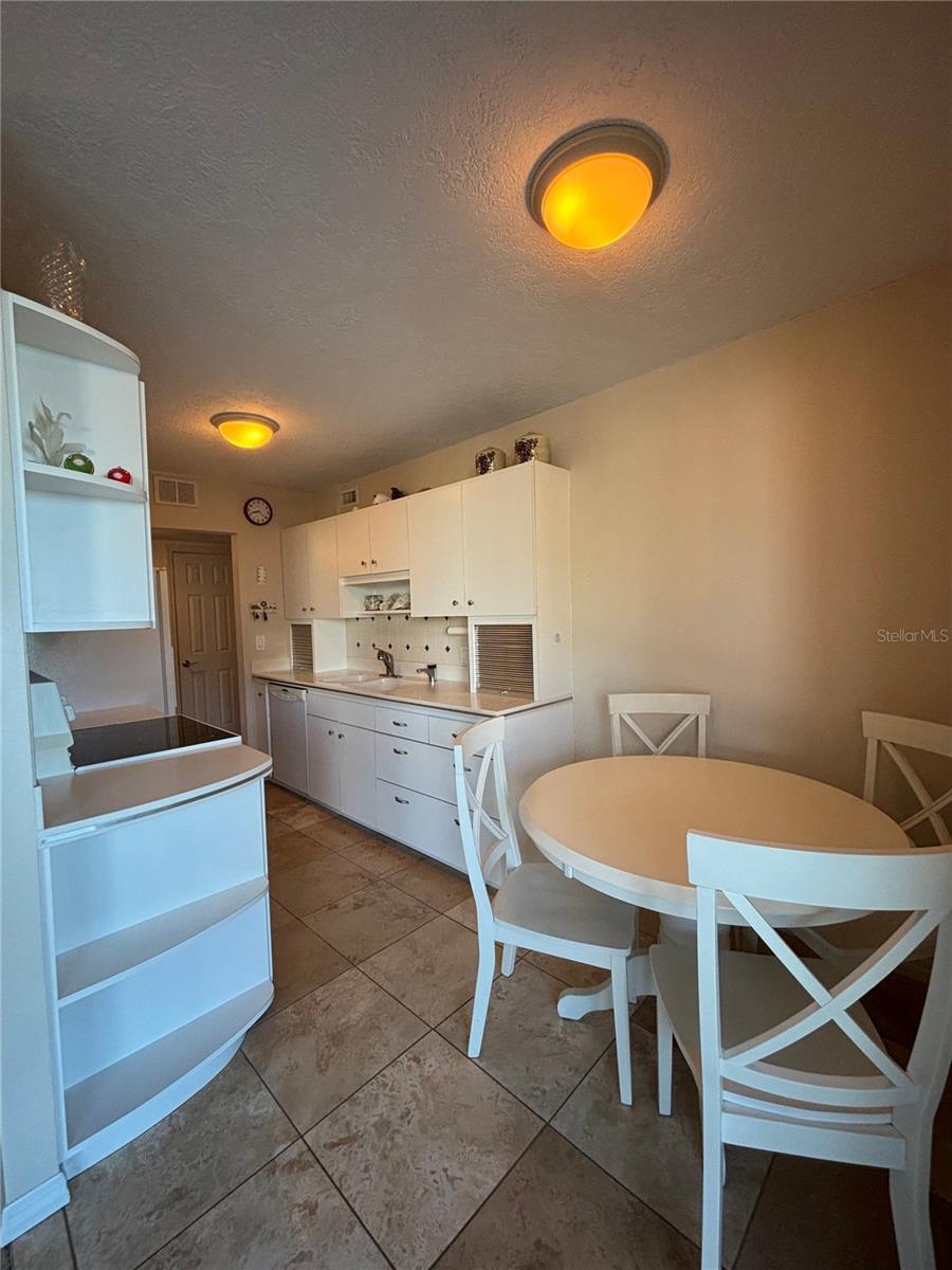 SIESTA TOWERS - Residential