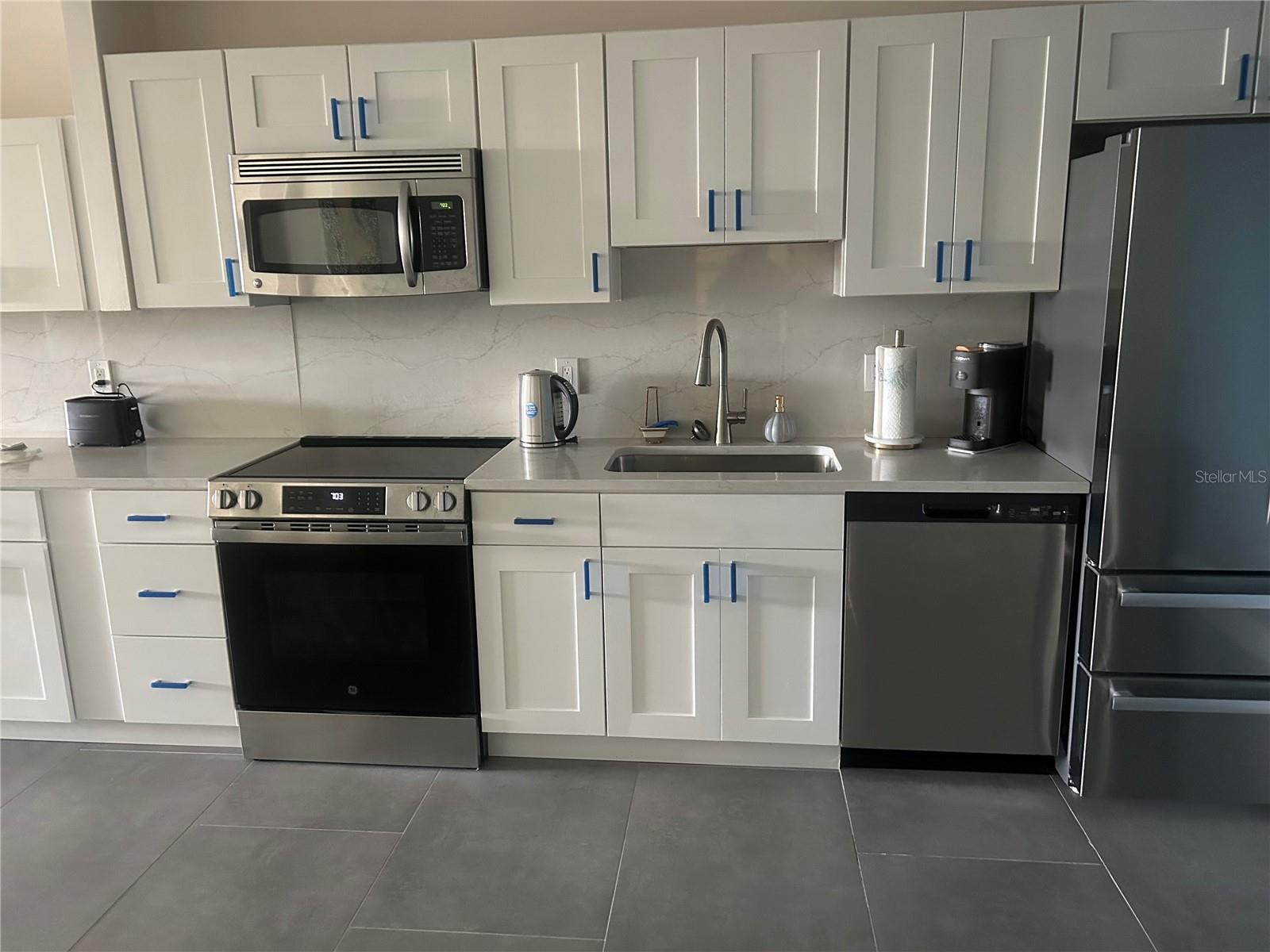 SIESTA TOWERS - Residential