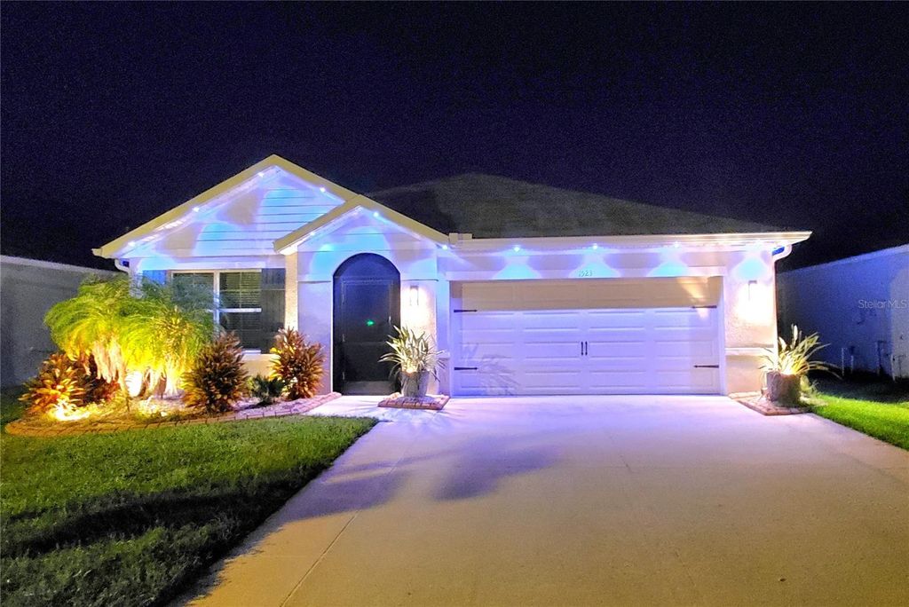 Photo of 1523 Glen Grove Loop, Wesley Chapel, FL 33543 (MLS # TB8447170)