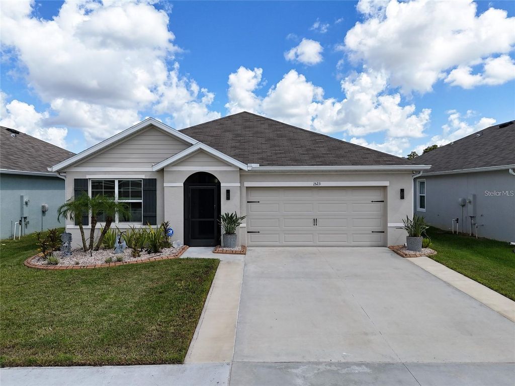 Photo of 1523 Glen Grove Loop, Wesley Chapel, FL 33543 (MLS # TB8447170)