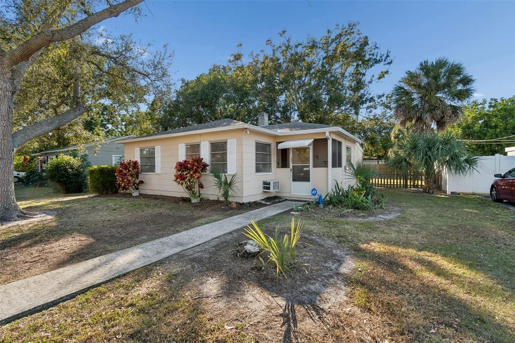 Photo of 1001 Hull Street S, Gulfport, FL 33707 (MLS # TB8469306)