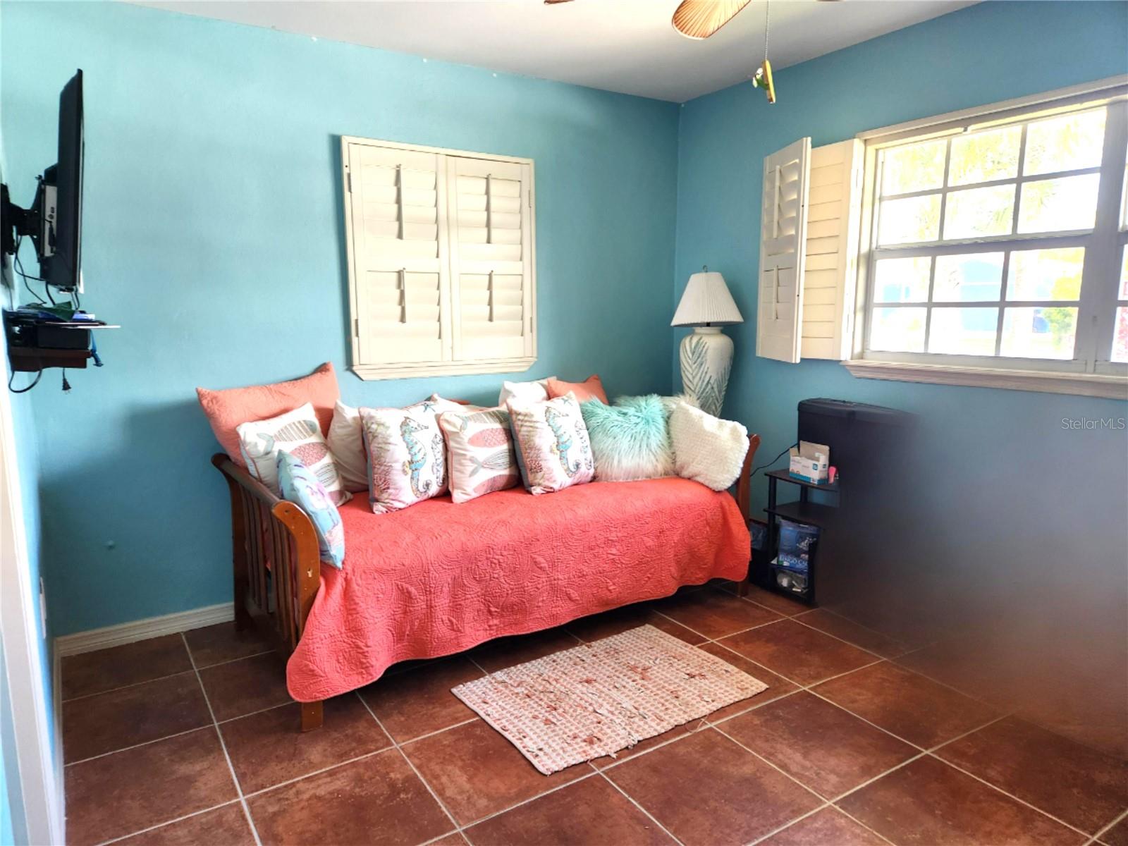 BEACH MANOR - Residential