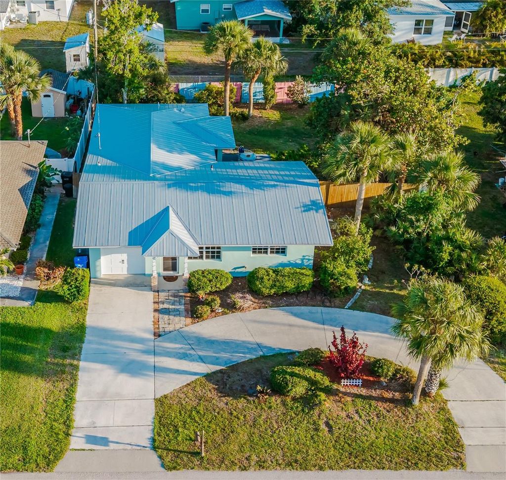 Photo of 316 Alba Street E, Venice, FL 34285 (MLS # R4911237)