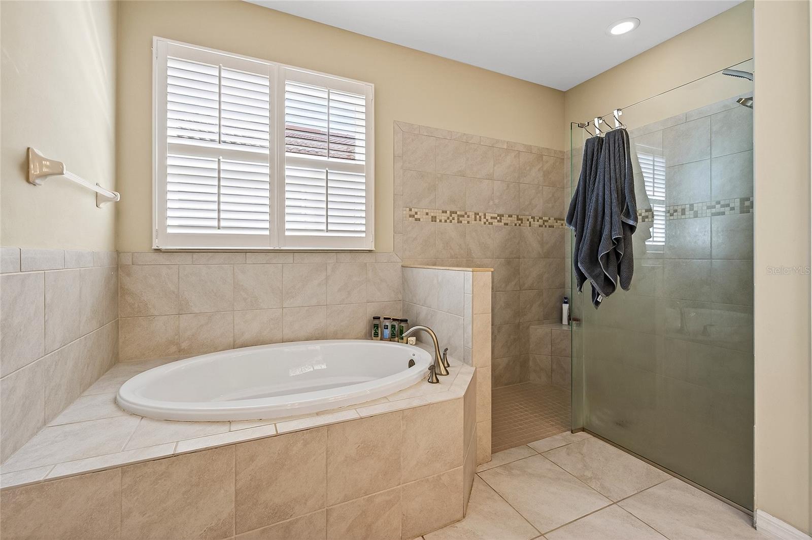 CARIBBEAN VILLAGE - Residential