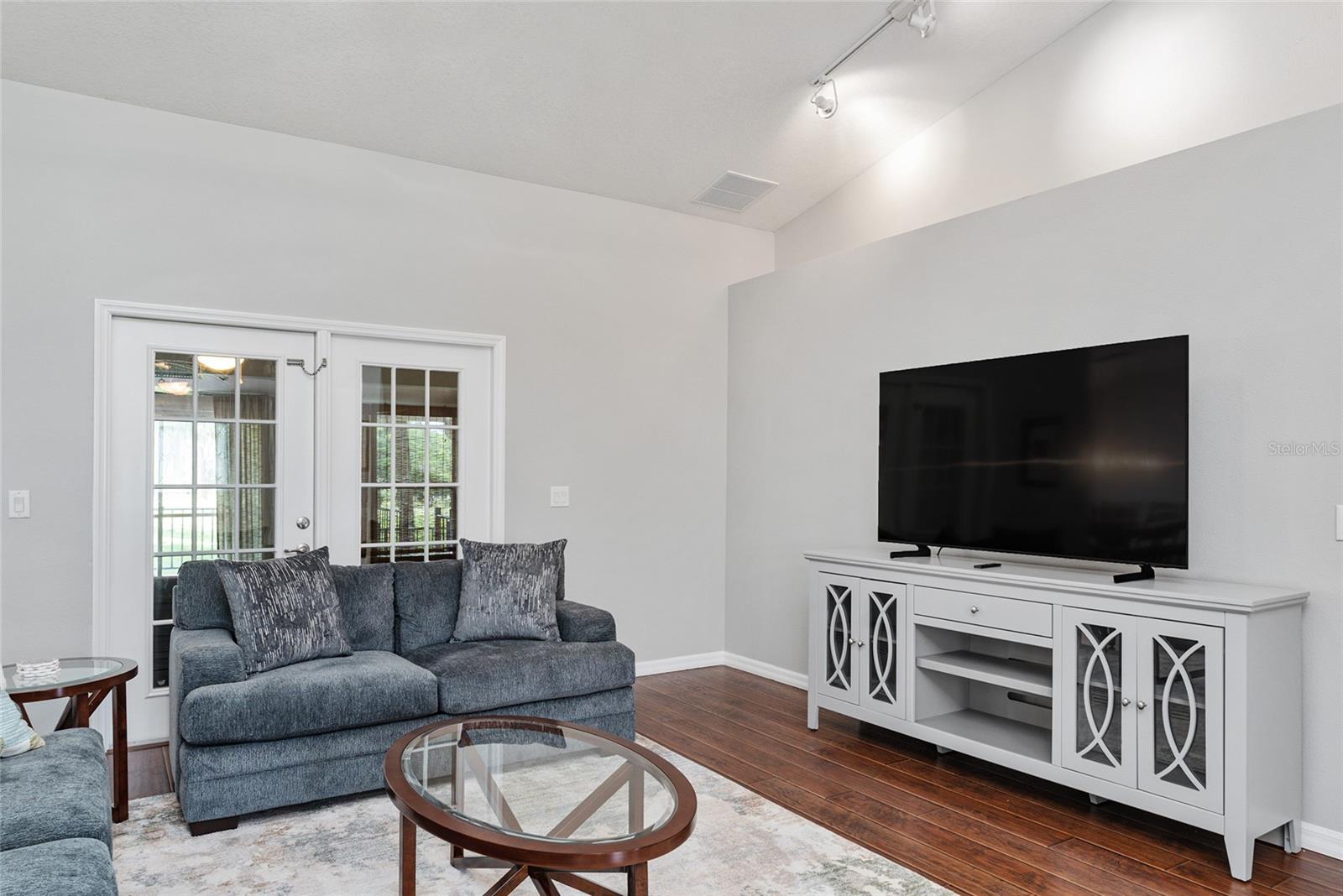 GOLDEN HILLS TURF & COUNTRY CLUB - Residential Lease