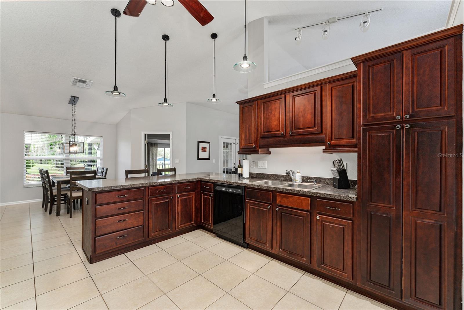 GOLDEN HILLS TURF & COUNTRY CLUB - Residential Lease