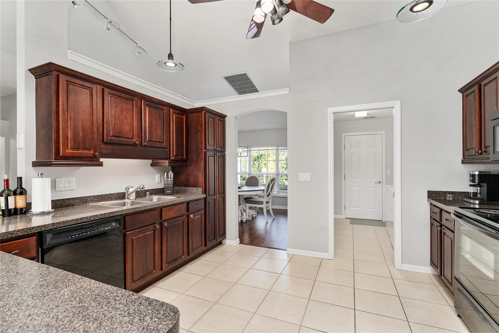 GOLDEN HILLS TURF & COUNTRY CLUB - Residential Lease