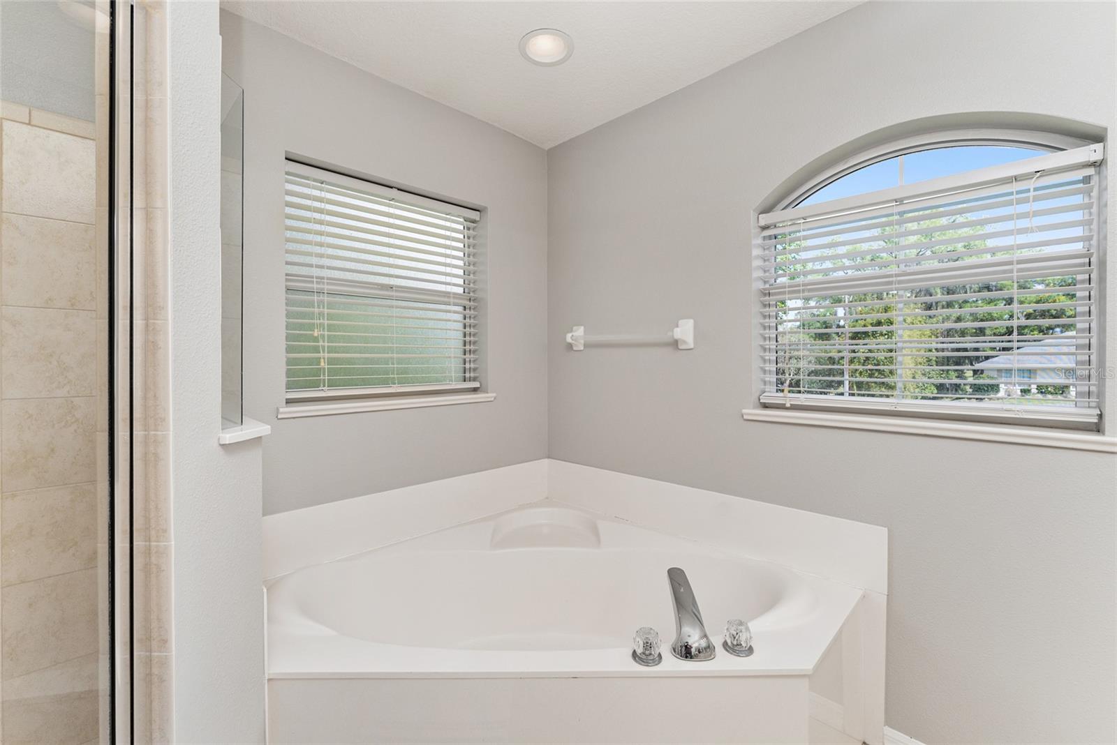 GOLDEN HILLS TURF & COUNTRY CLUB - Residential Lease