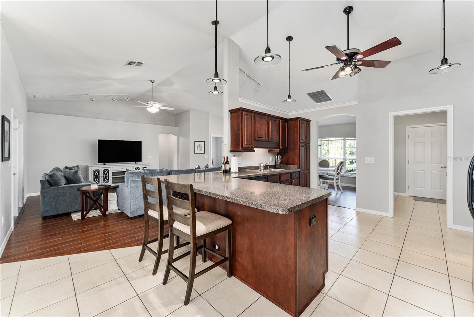 GOLDEN HILLS TURF & COUNTRY CLUB - Residential Lease