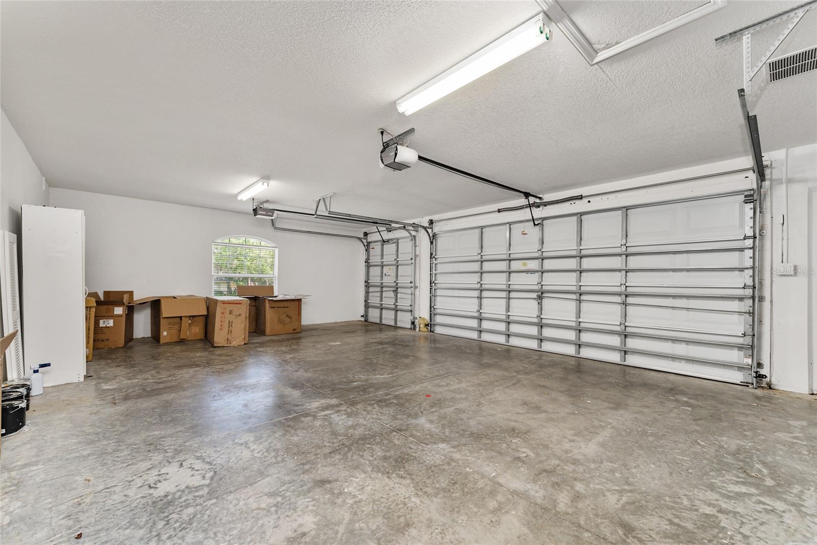 GOLDEN HILLS TURF & COUNTRY CLUB - Residential Lease