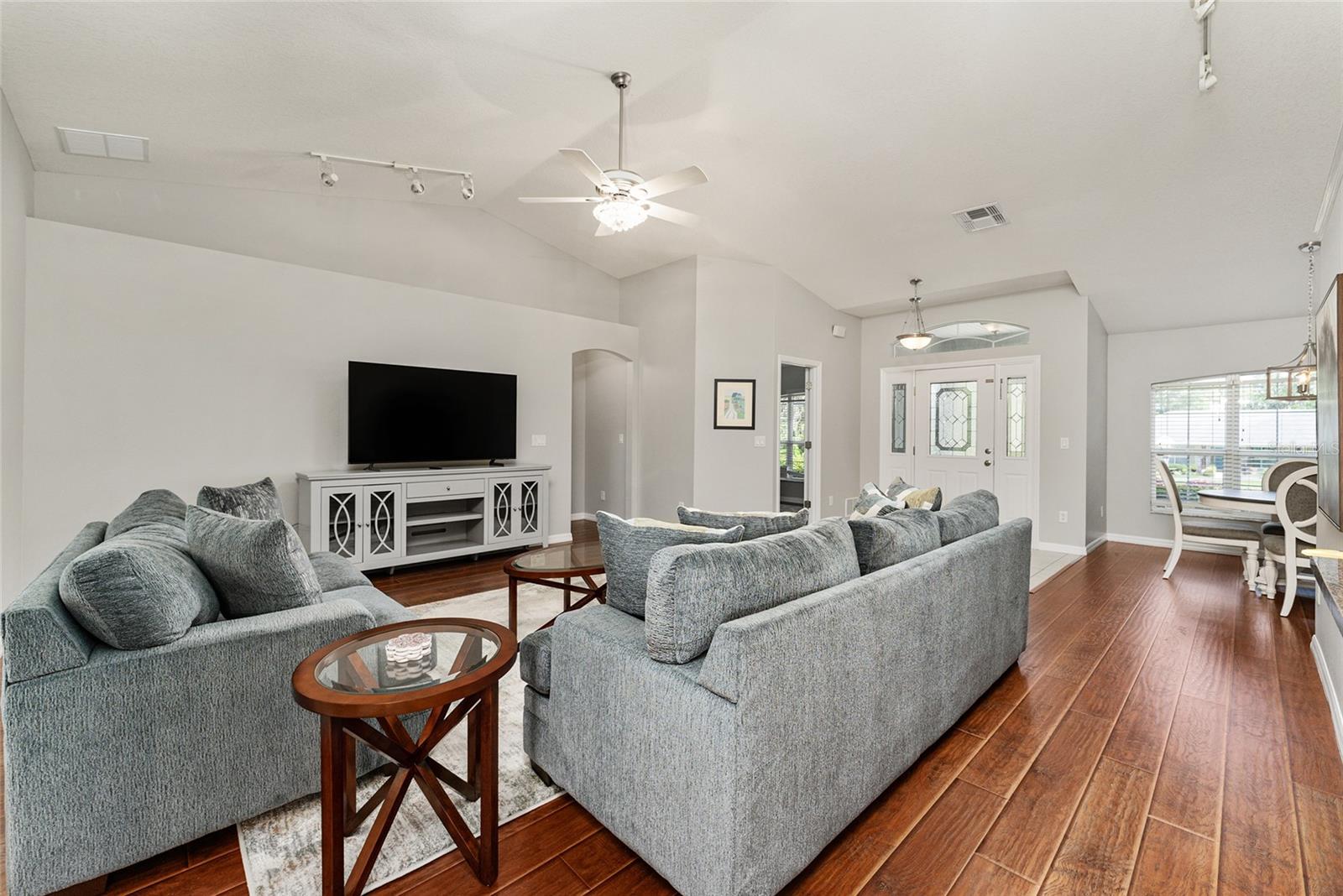 GOLDEN HILLS TURF & COUNTRY CLUB - Residential Lease