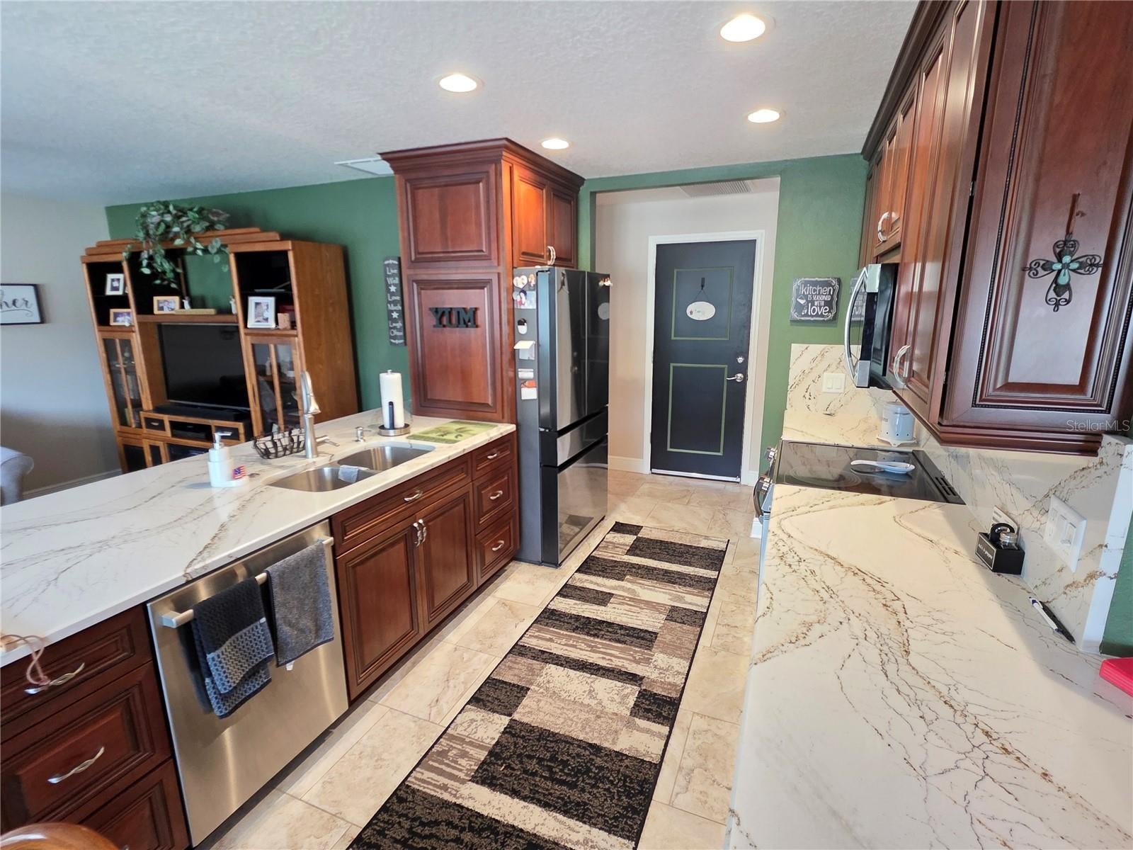 1416 PINEWOOD HILLS COURT