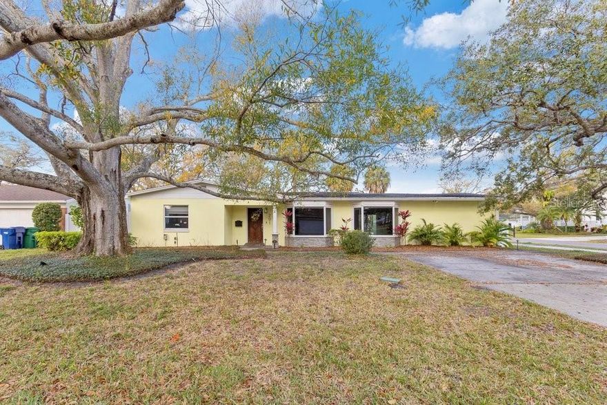 Ideally positioned for convenience, the home is just minutes from Tampa International Airport, Downtown Tampa, and the Gulf beaches, while also being close to top dining, shopping, and entertainment. Whether you’re looking for a primary residence, investment opportunity, or future homesite, this property combines location, lot size, and lifestyle in the heart of South Tampa.