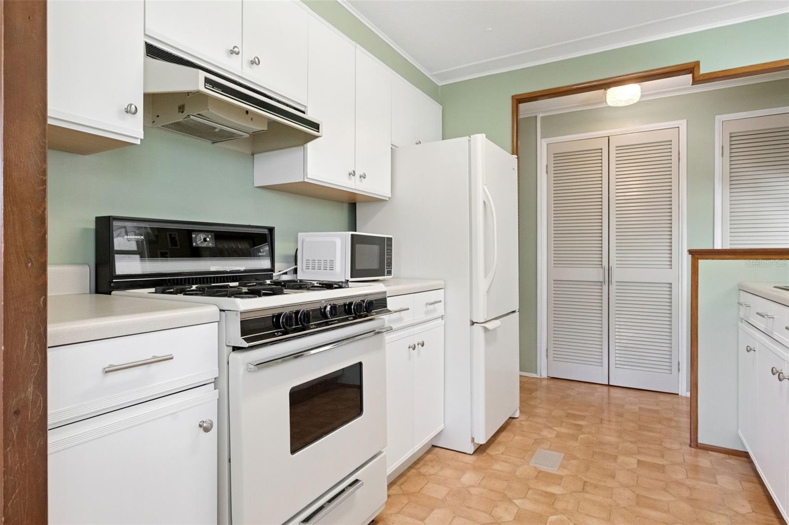 LAKE TARPON MOBILE HOME VILLAGE - Residential