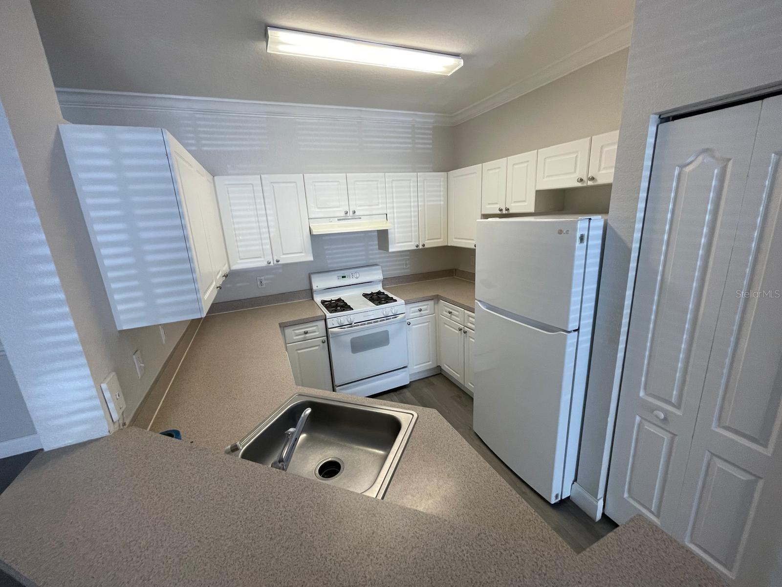 GRAND RESERVE/KIRKMAN PARKE CO - Residential Lease