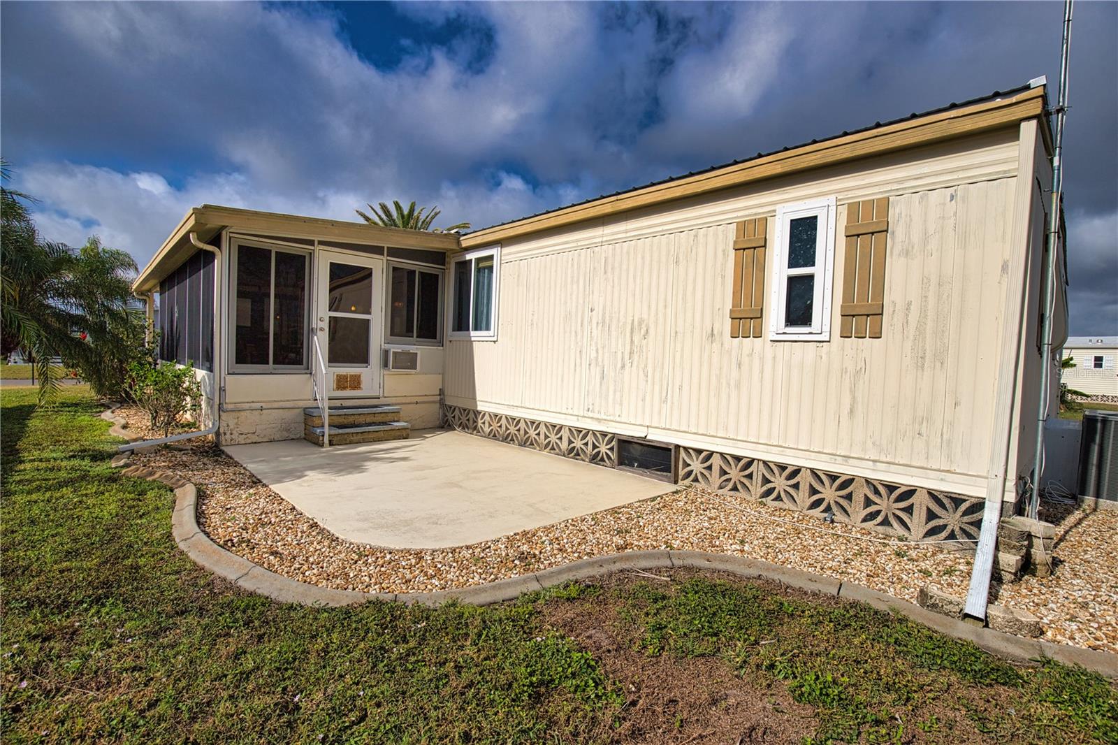 LA CASA MHP CO-OP - Residential