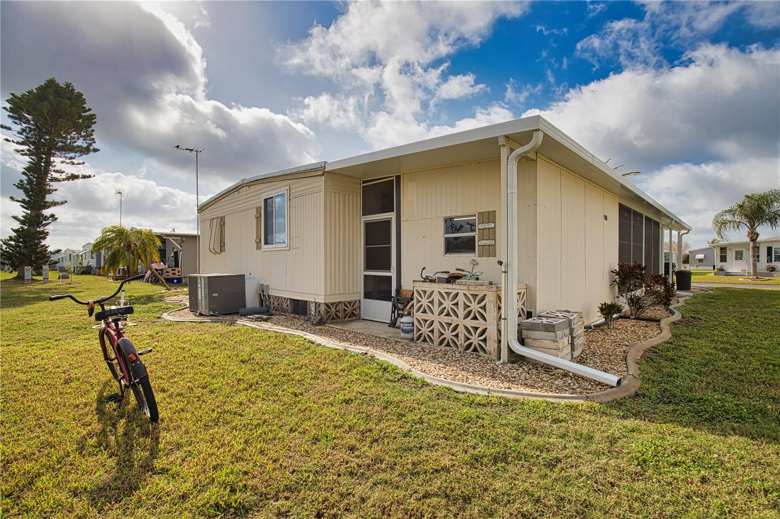 LA CASA MHP CO-OP - Residential