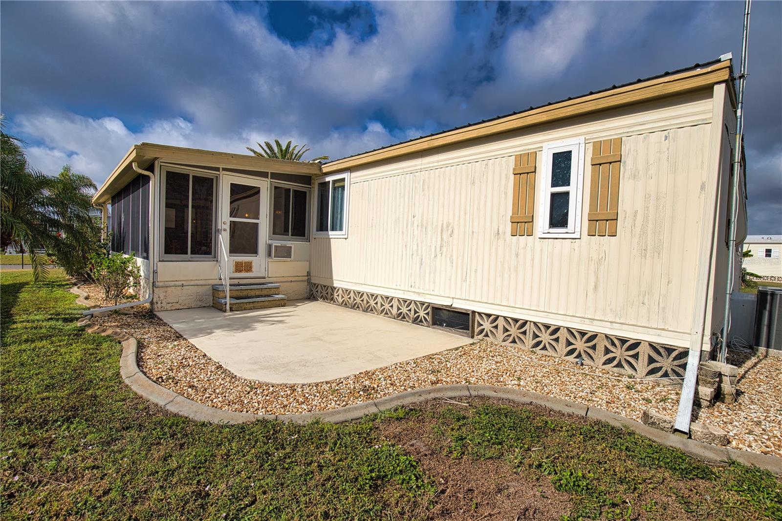 LA CASA MHP CO-OP - Residential