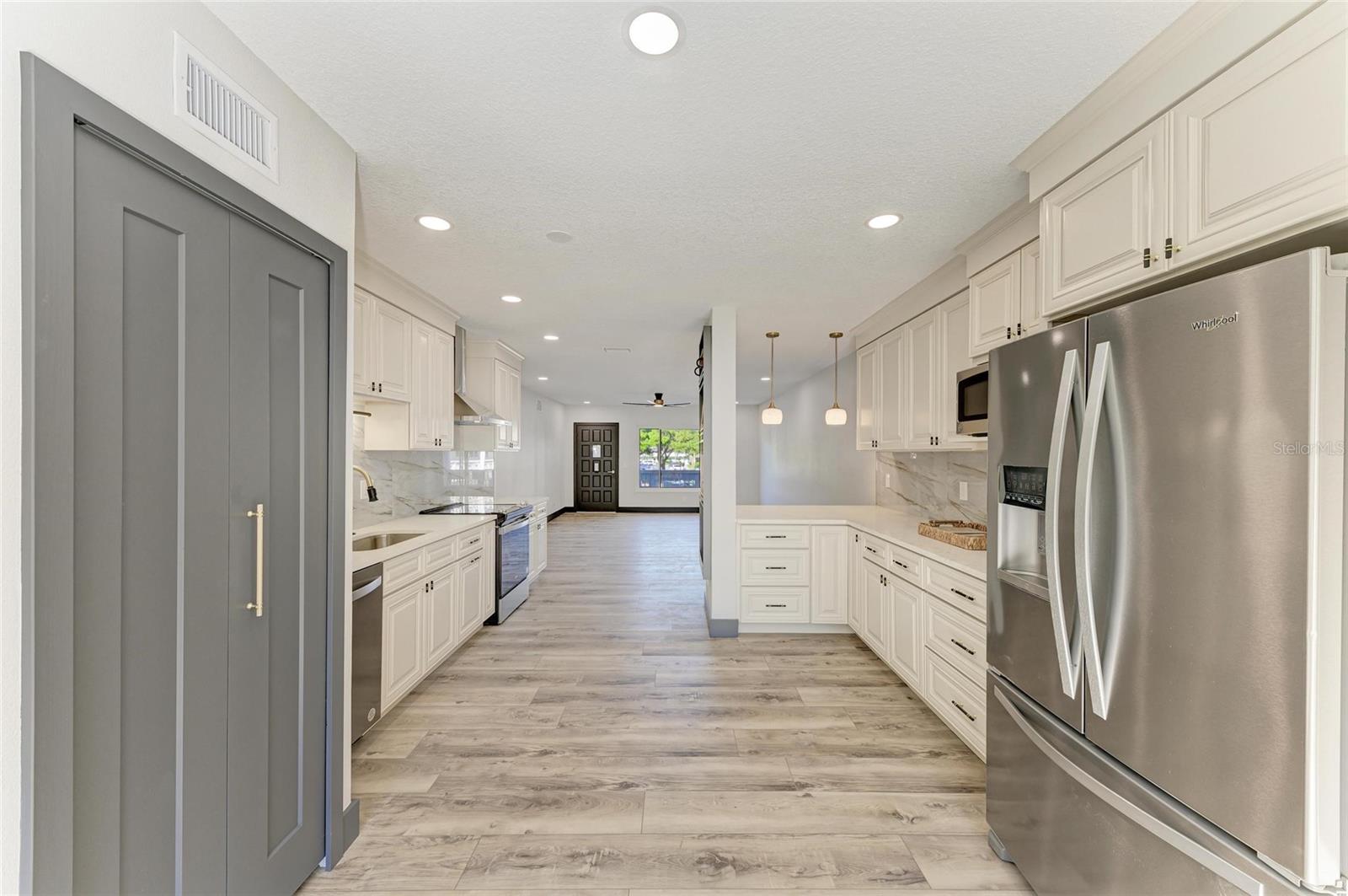 ON TOP OF THE WORLD - Residential