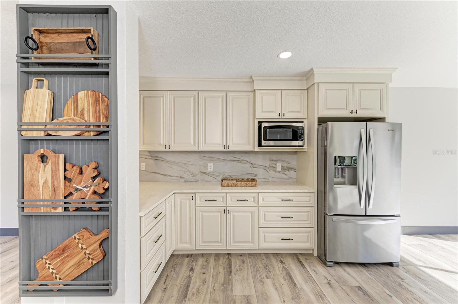 ON TOP OF THE WORLD - Residential