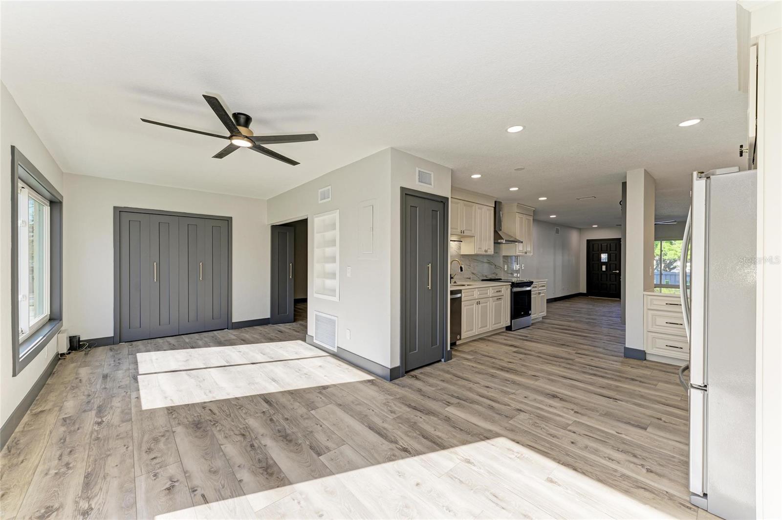 ON TOP OF THE WORLD - Residential