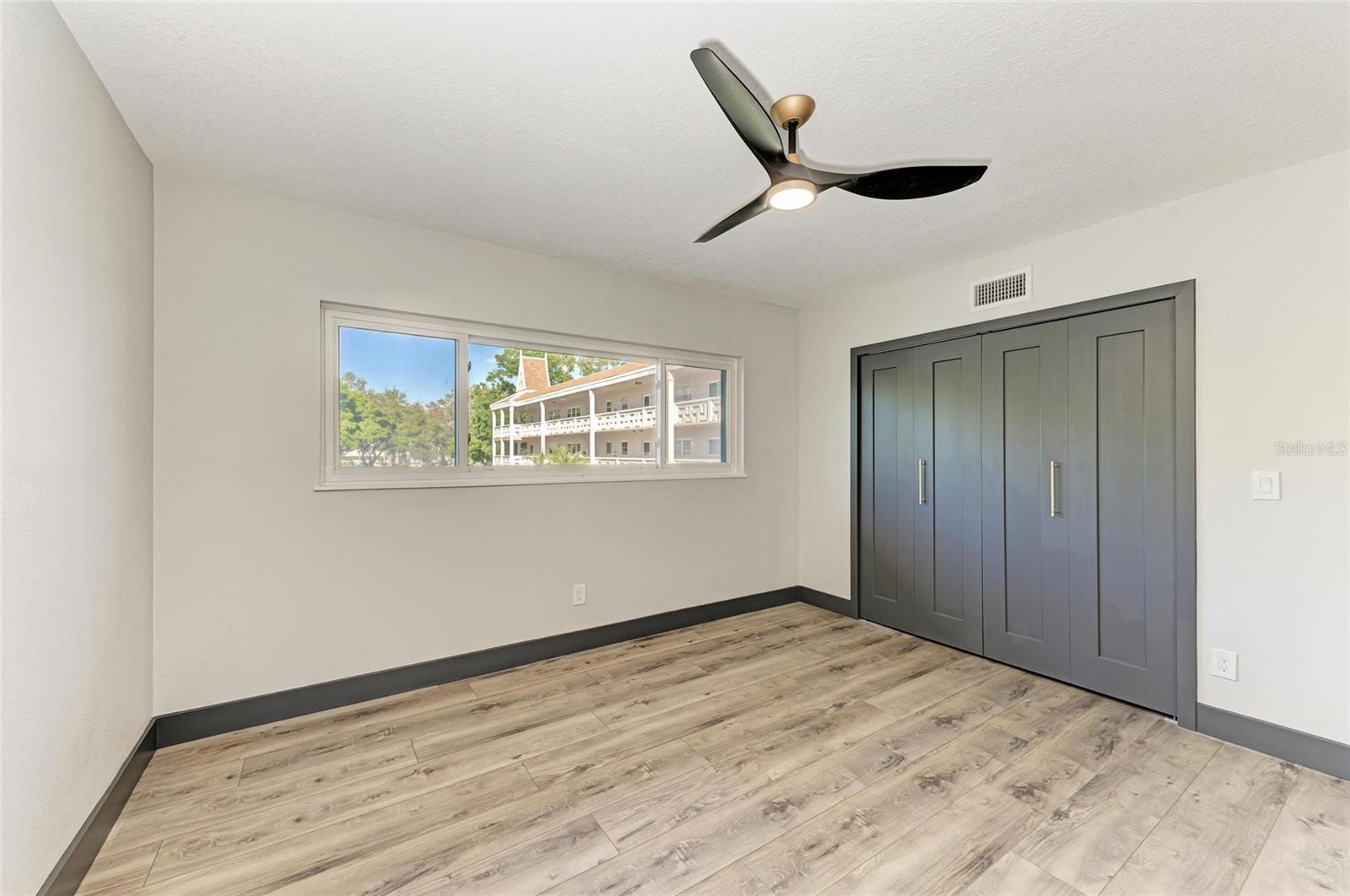 ON TOP OF THE WORLD - Residential