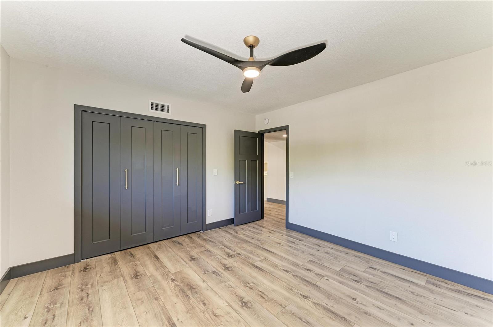 ON TOP OF THE WORLD - Residential