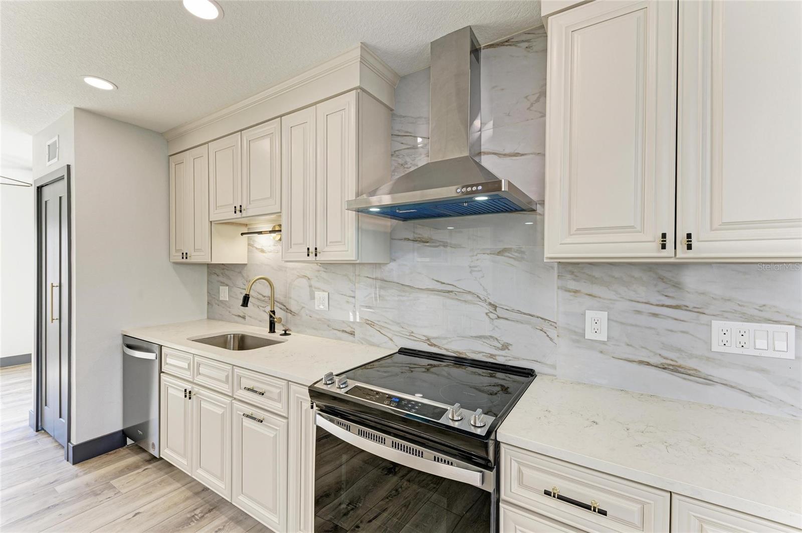 ON TOP OF THE WORLD - Residential