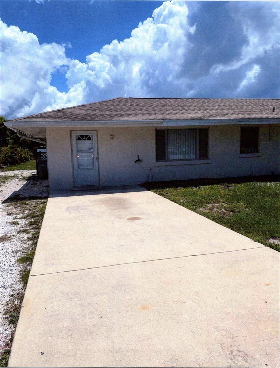 BEACH BEACH BEACH! This is the Lifestyle! Rent and Live in Nokomis FL. Pop's Sunset Grill, Nokomis Beach, Sweet Melissa's Ice Cream. Half duplex with 2 Bedrooms and one Bath and recently updated kitchen. Screened lanai and laundry room out back.