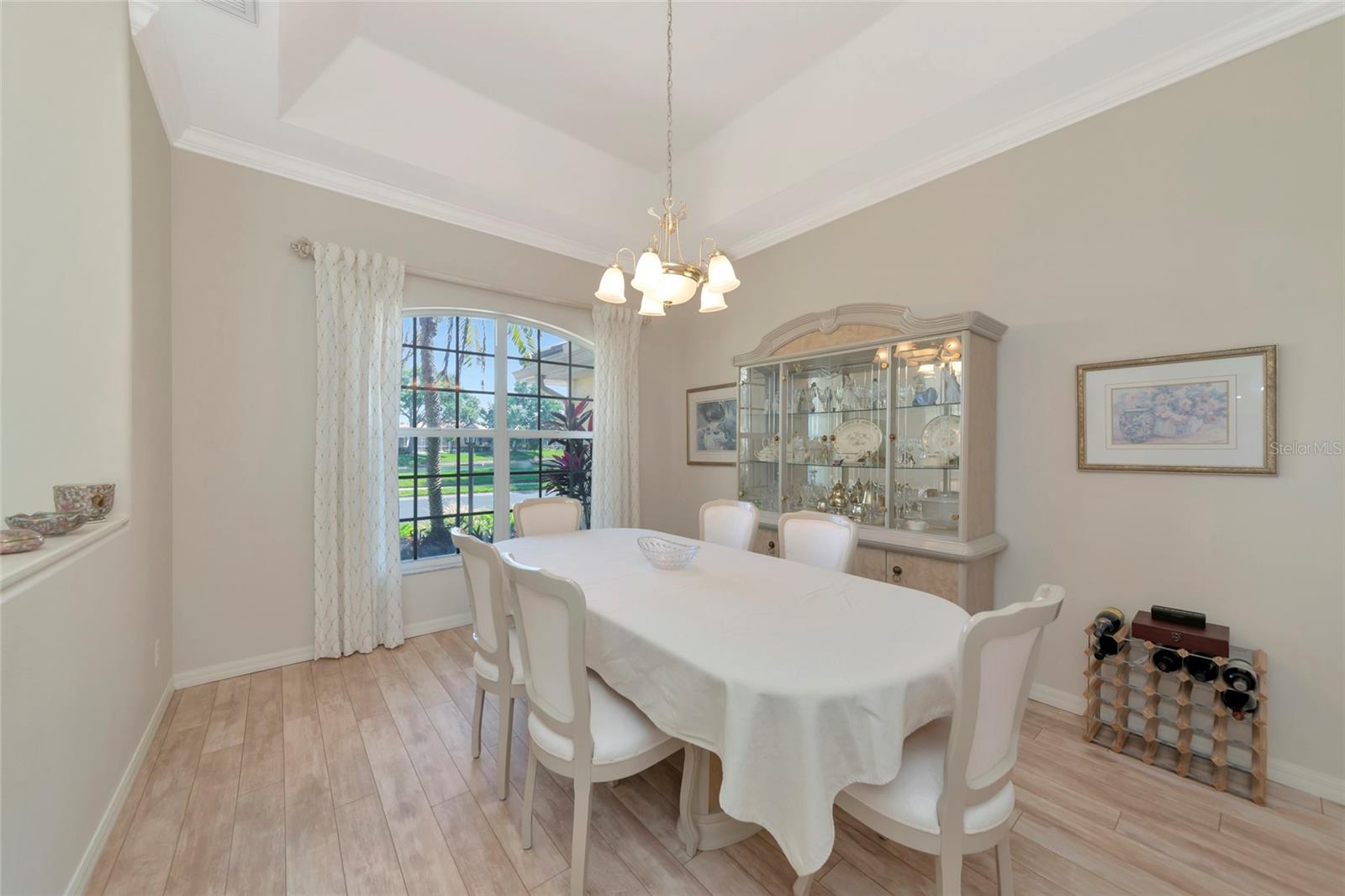 THE HAMPTONS - Residential