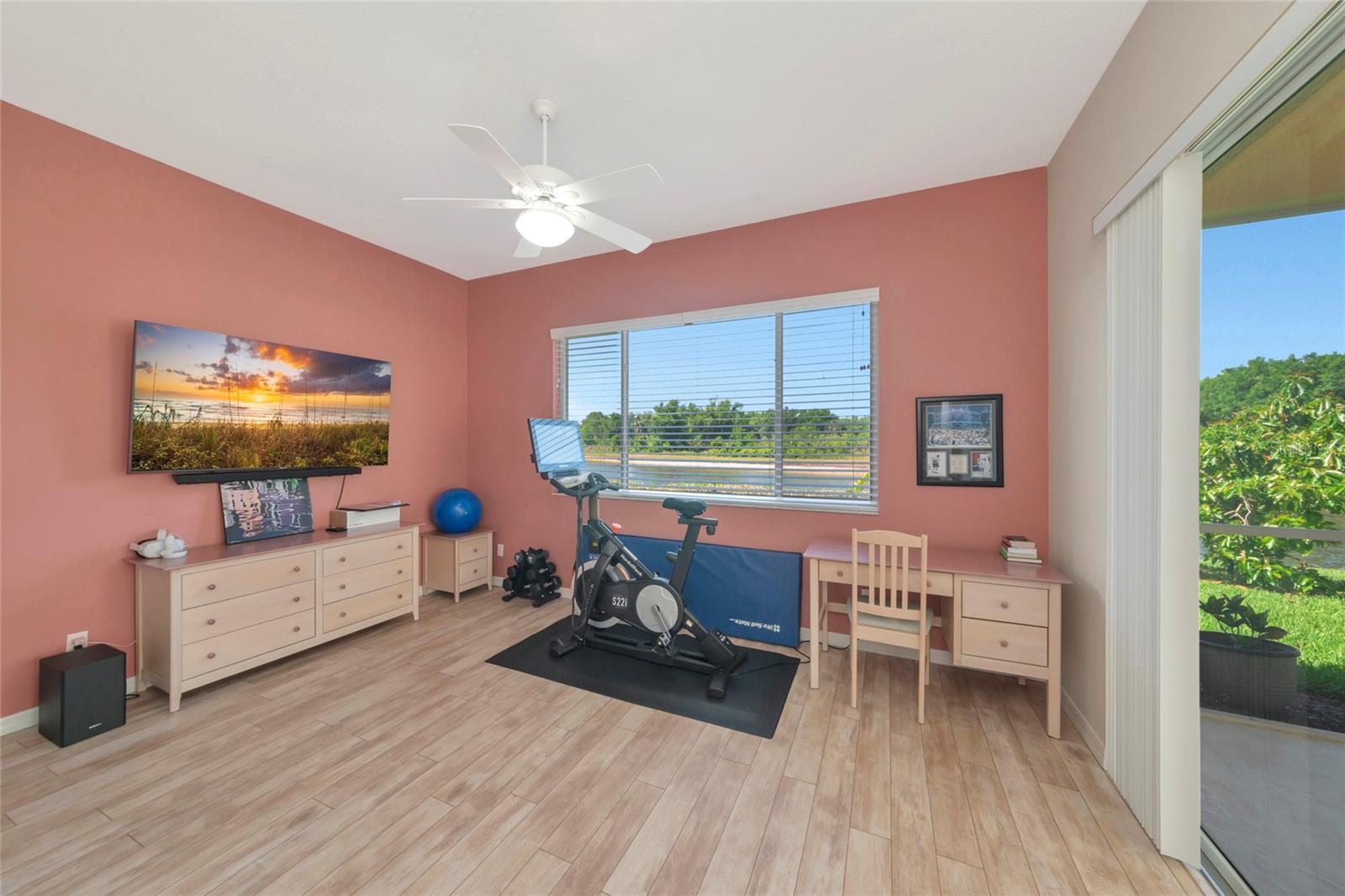 THE HAMPTONS - Residential